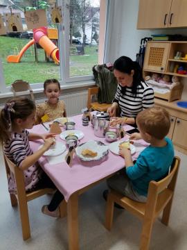 Bili smo v vrtcu na tradicionalnem slovenskem zajtrku 2